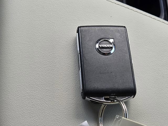 Certified 2024 Volvo XC60 B5 Plus w/ Protection Package Premier image 22