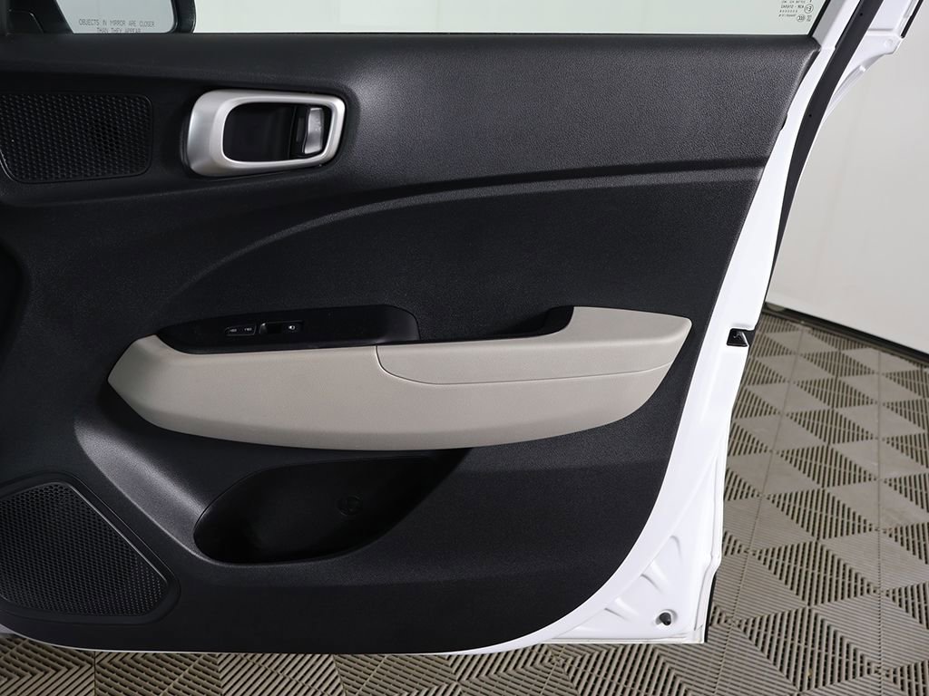 Certified 2024 Hyundai Venue SEL FWD image 21