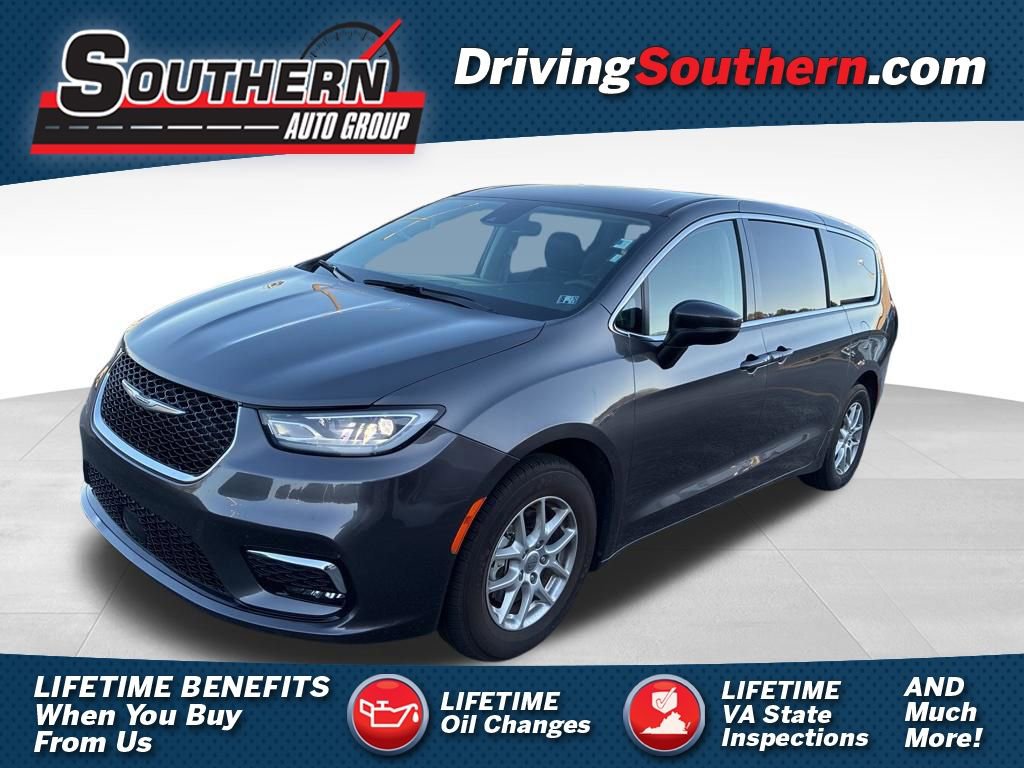 Used 2023 Chrysler Pacifica Touring-L image 1