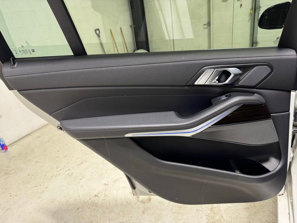 Used 2020 BMW X7 xDrive40i w/ Cold Weather Package image 31