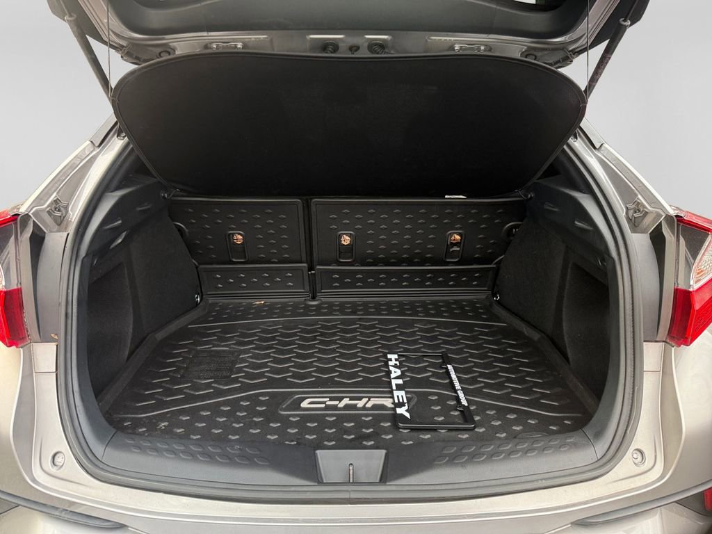 Used 2019 Toyota C-HR XLE image 18