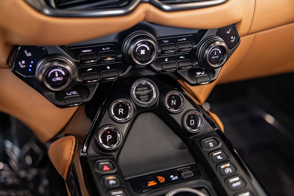 Used 2023 Aston Martin V8 Vantage Coupe image 25