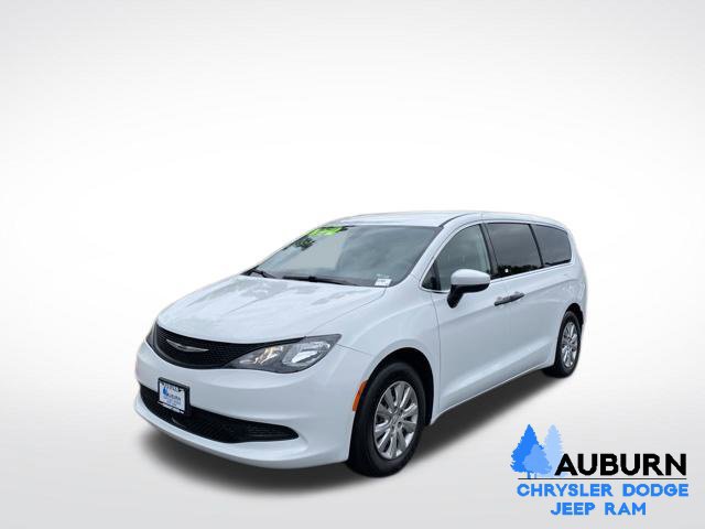 Used 2021 Chrysler Voyager L FWD image 3