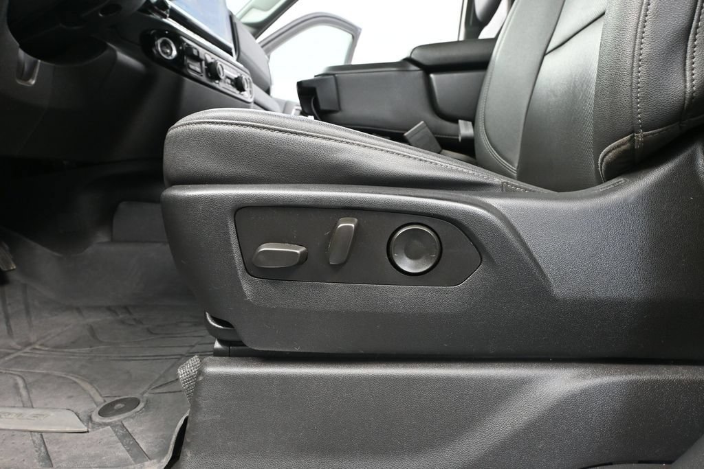 Used 2024 Chevrolet Silverado 2500 LTZ AWD/4WD image 16