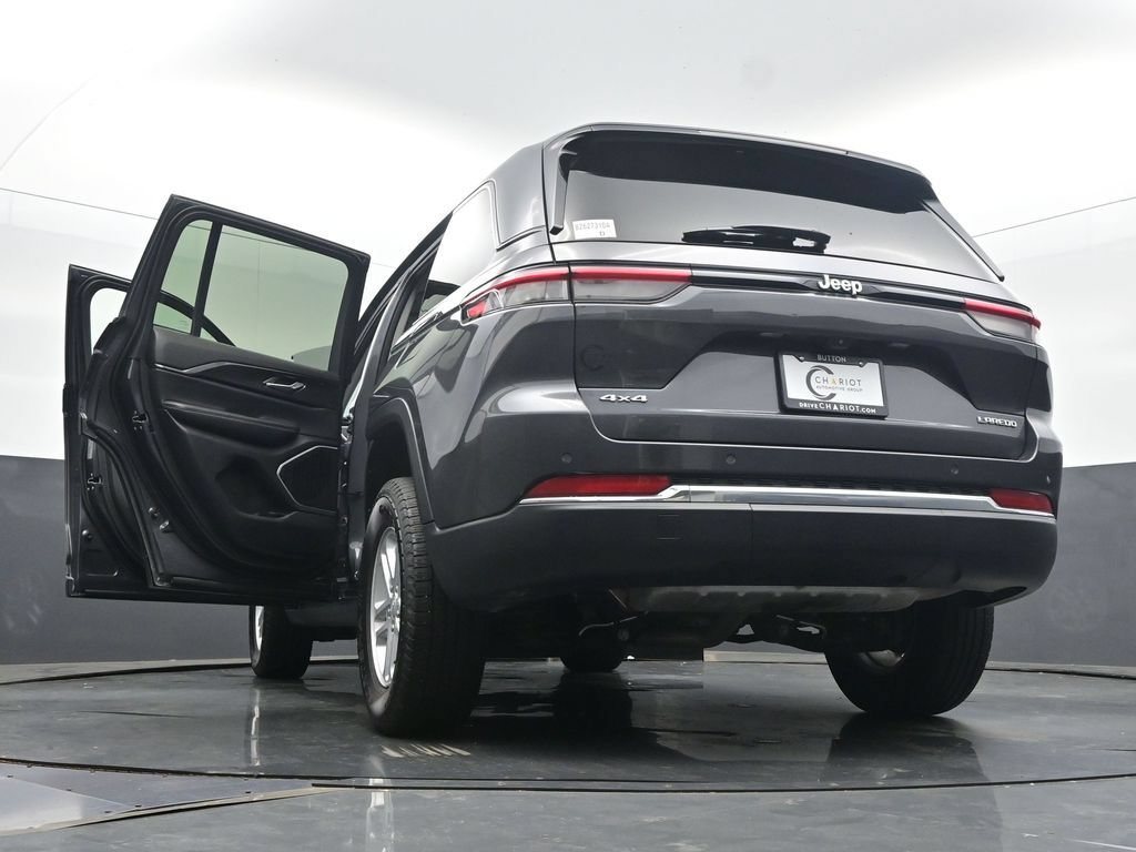 Used 2022 Jeep Grand Cherokee Laredo w/ Luxury Tech Group I AWD/4WD image 57