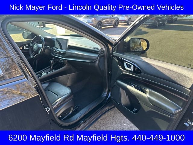 Used 2022 Jeep Compass Trailhawk w/ Trailhawk Elite Group image 8