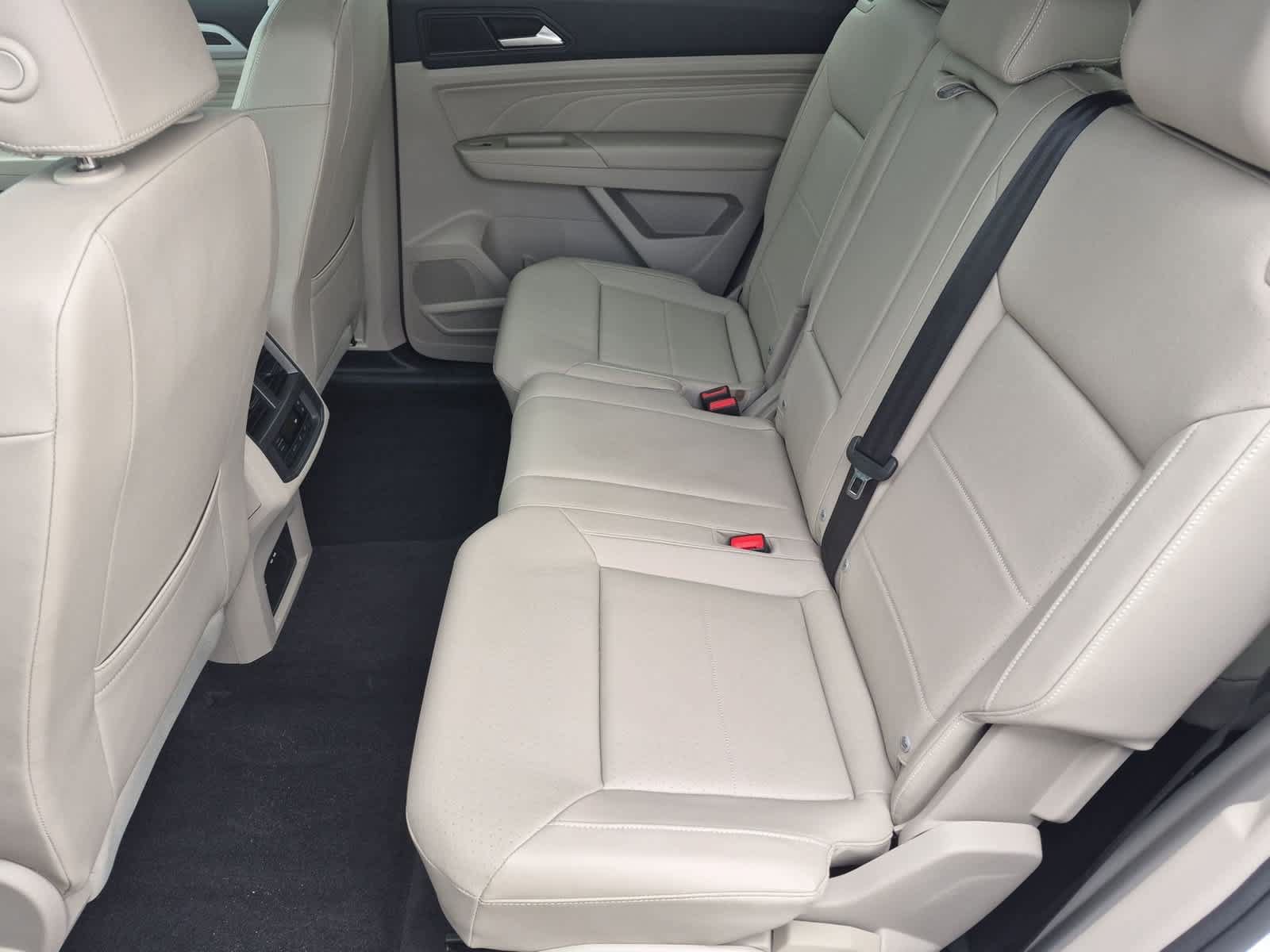 Used 2023 Volkswagen Atlas SE w/ Black Wheel Package FWD image 19