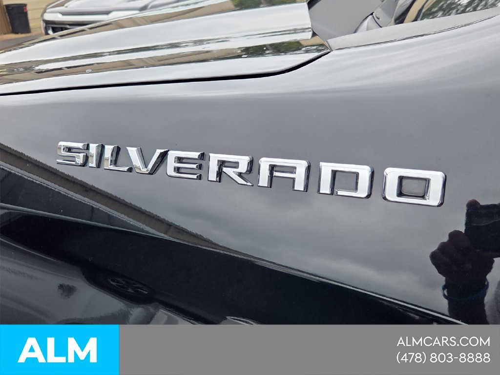 Used 2025 Chevrolet Silverado 1500 LT RWD image 2