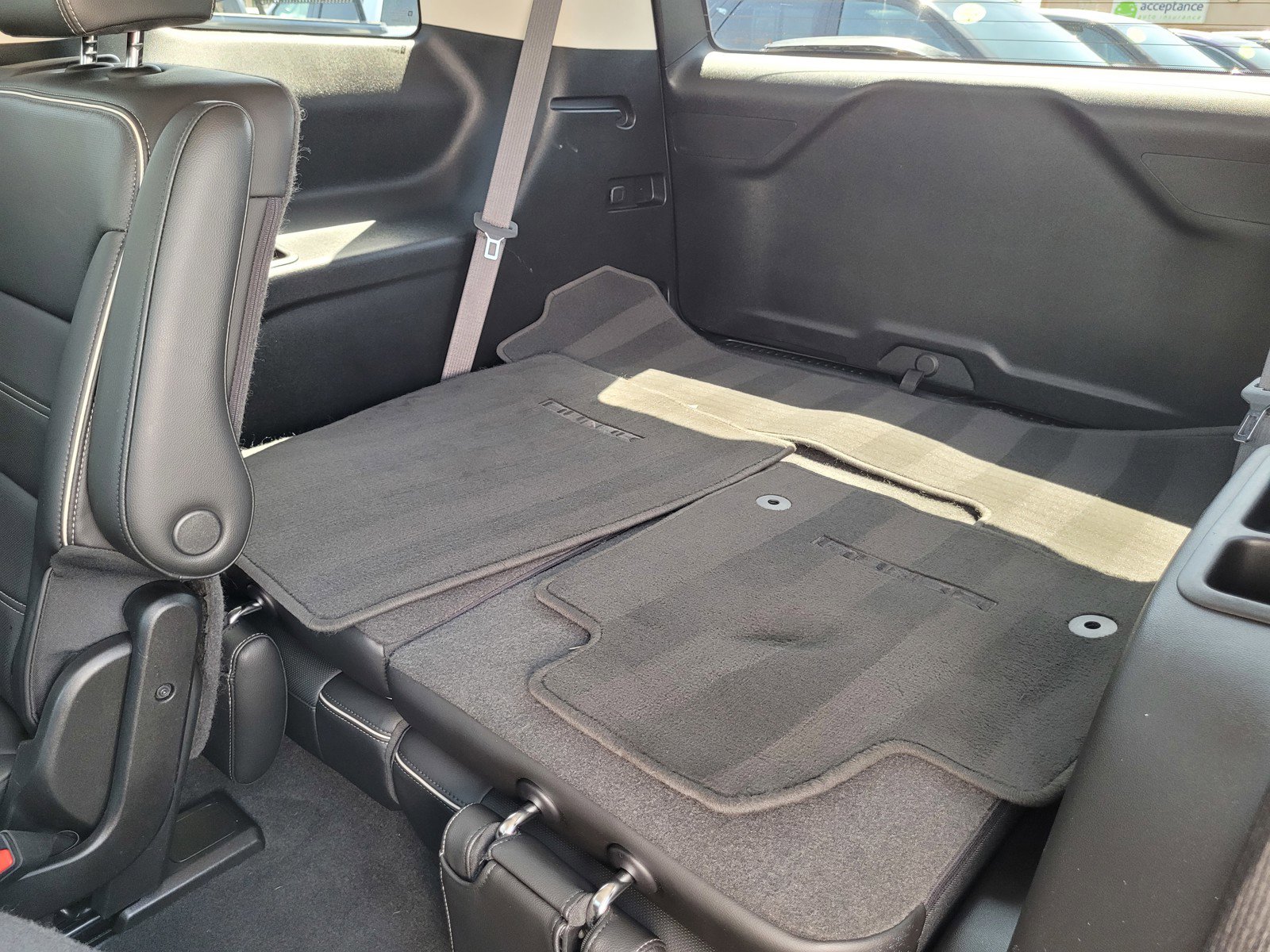 Used 2021 GMC Acadia Denali w/ Denali Technology Package FWD image 12