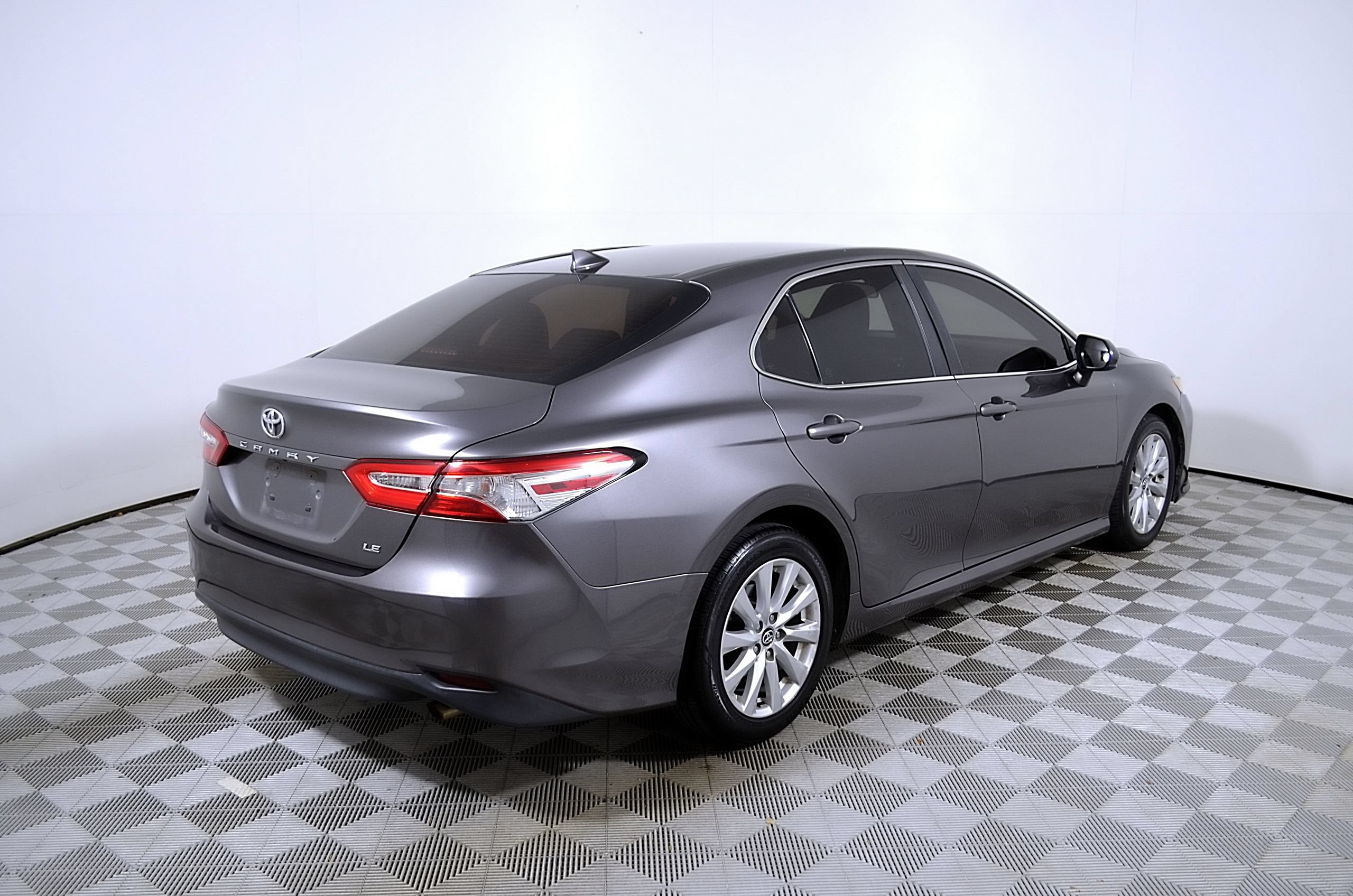 Used 2020 Toyota Camry LE FWD image 7