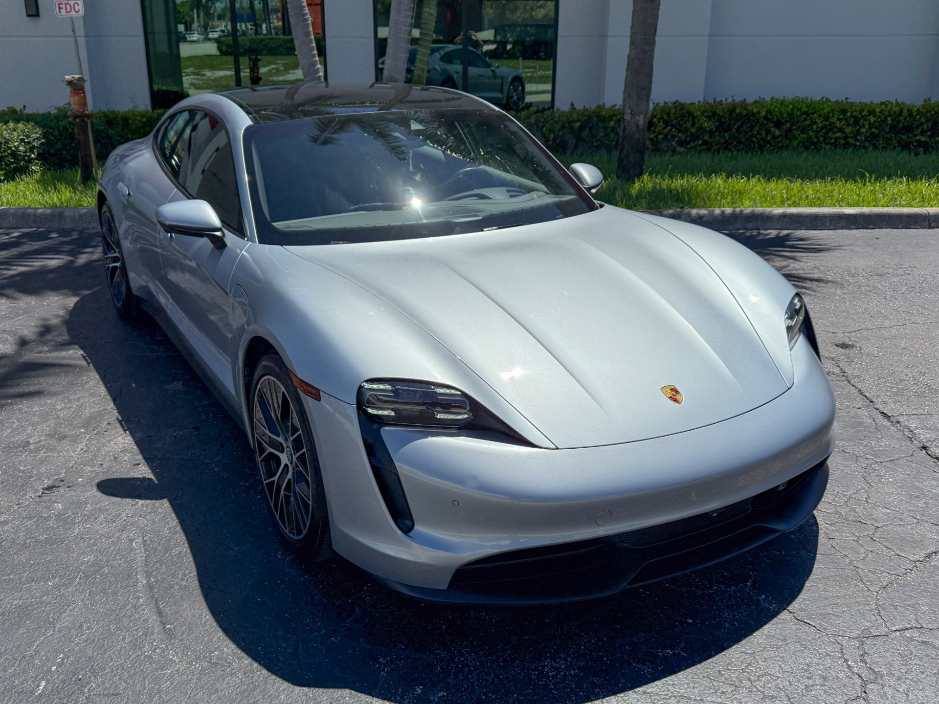 Used 2022 Porsche Taycan image 11