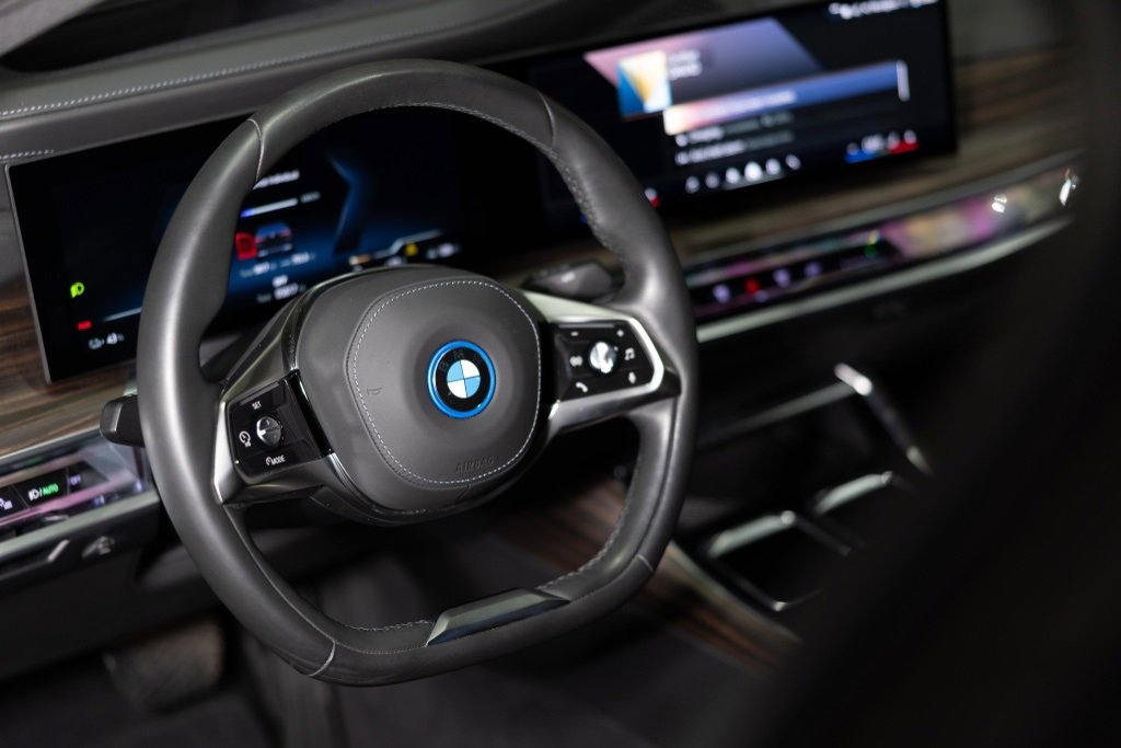 Used 2025 BMW i7 xDrive60 image 45