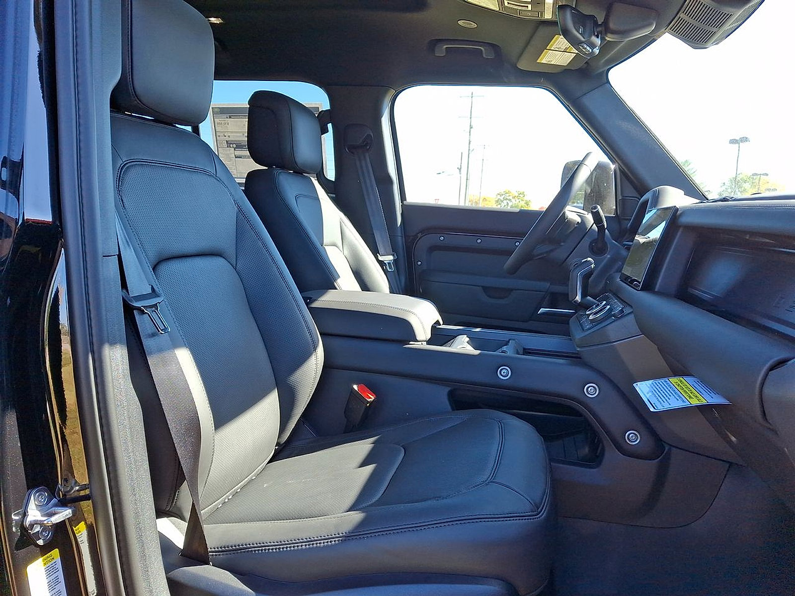 New 2025 Land Rover Defender 110 X-Dynamic SE image 30