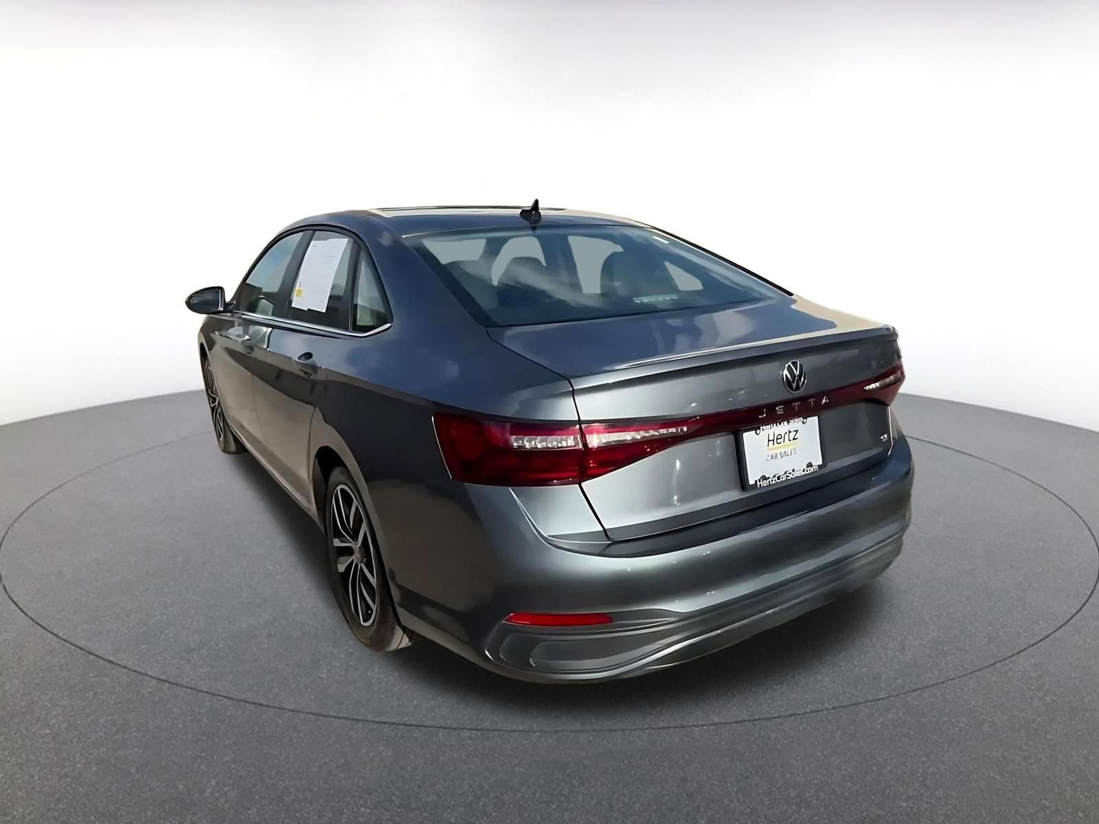 Used 2025 Volkswagen Jetta SE image 11