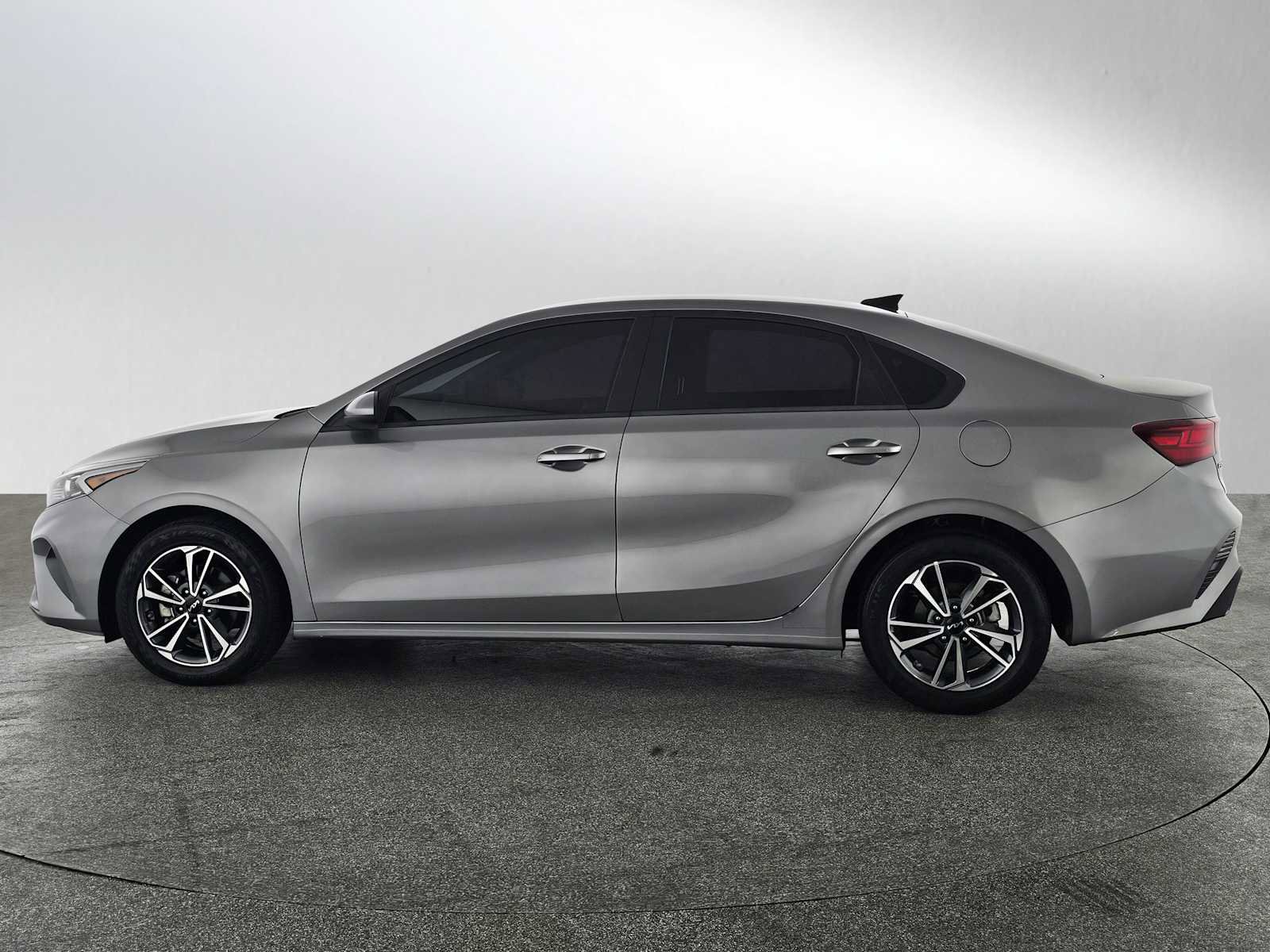Used 2022 Kia Forte LXS FWD image 6