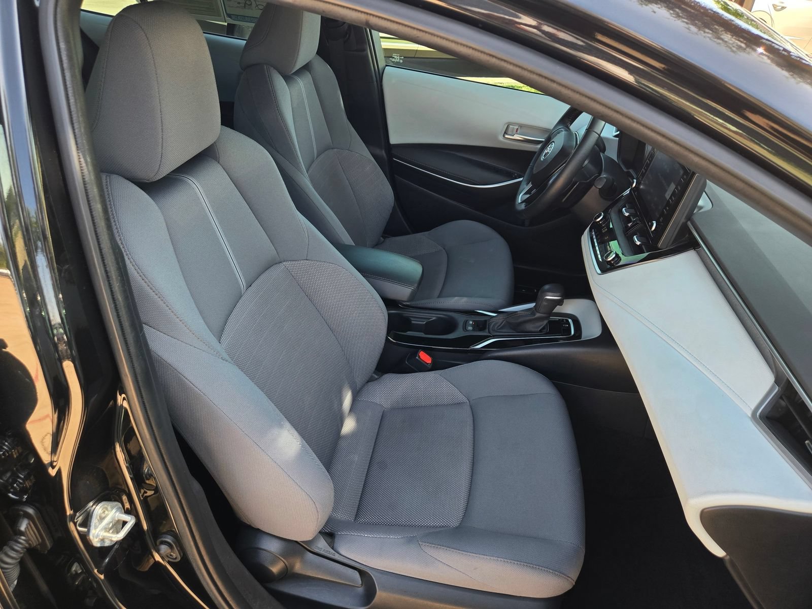 Used 2022 Toyota Corolla SE FWD image 23
