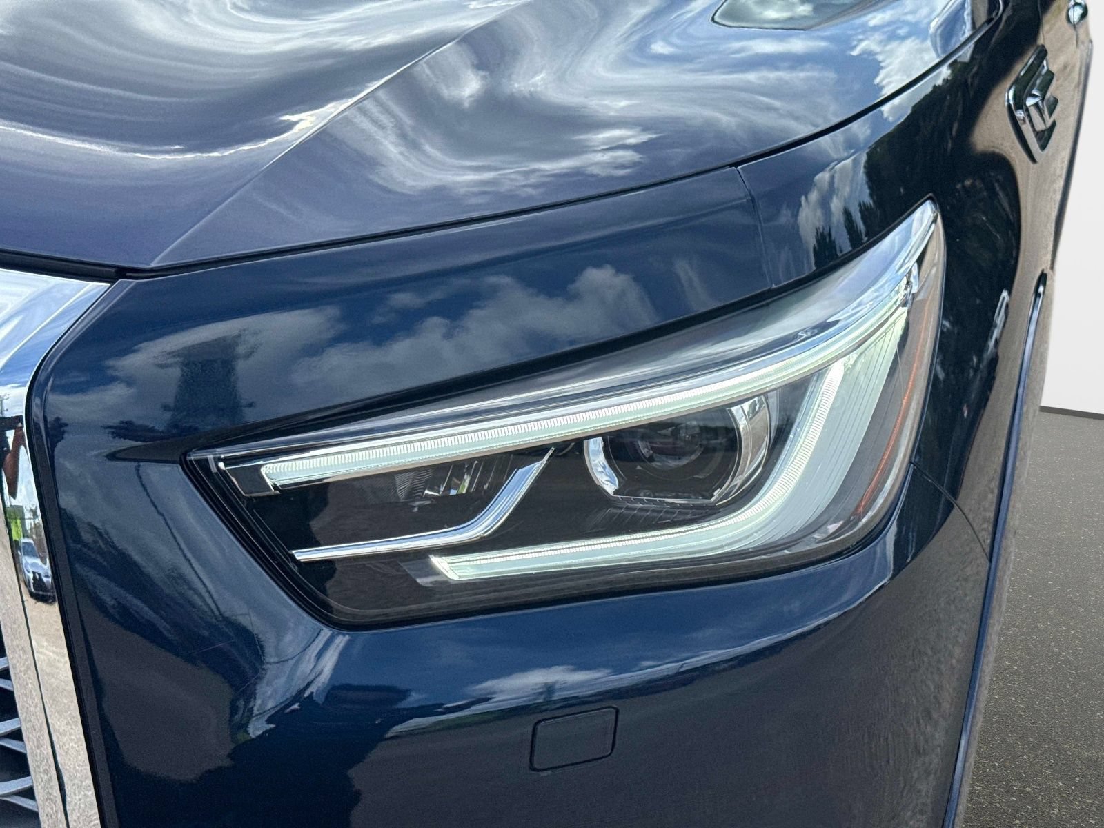 Used 2021 INFINITI QX80 Sensory w/ All-Season Package AWD/4WD image 9