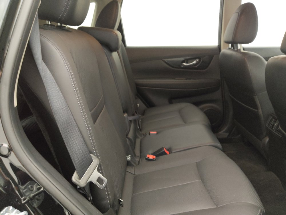 Used 2017 Nissan Rogue SL image 19