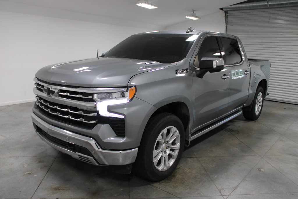 Used 2023 Chevrolet Silverado 1500 LTZ AWD/4WD image 4