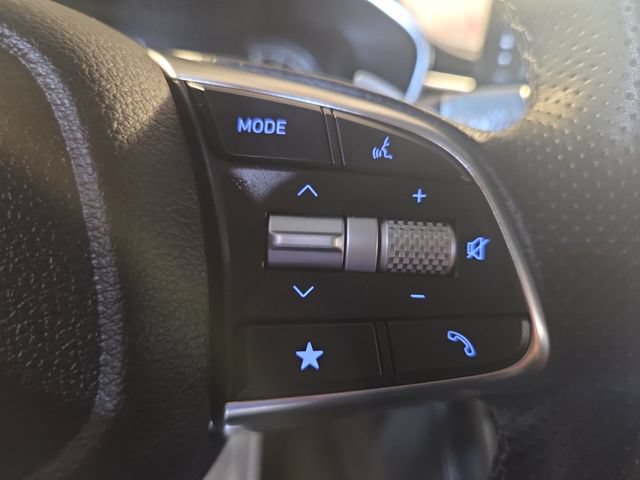 Used 2025 Genesis G70 2.5T RWD image 41