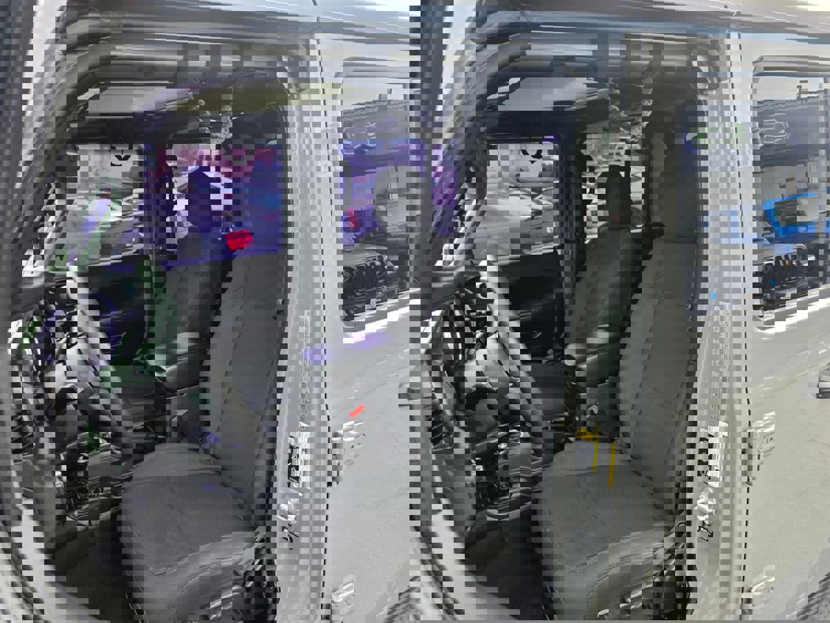 Used 2022 Jeep Gladiator Sport image 14