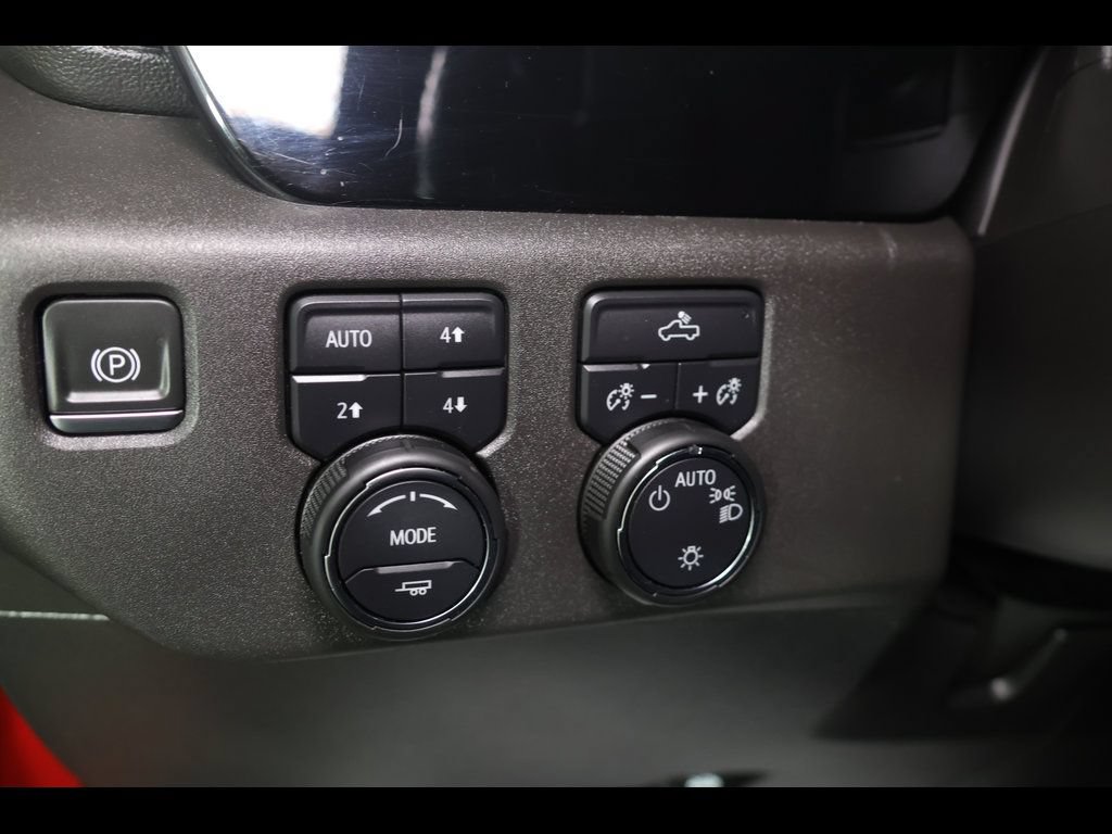 Used 2024 Chevrolet Silverado 1500 LT w/ Z71 Off-Road Package AWD/4WD image 13