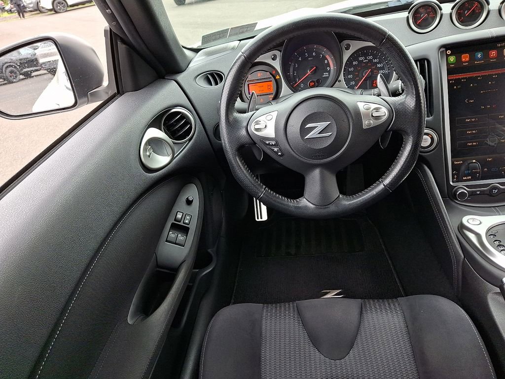 Used 2017 Nissan 370Z Coupe RWD image 11