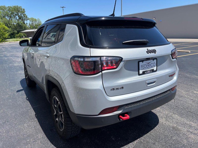Used 2025 Jeep Compass Trailhawk AWD/4WD image 6