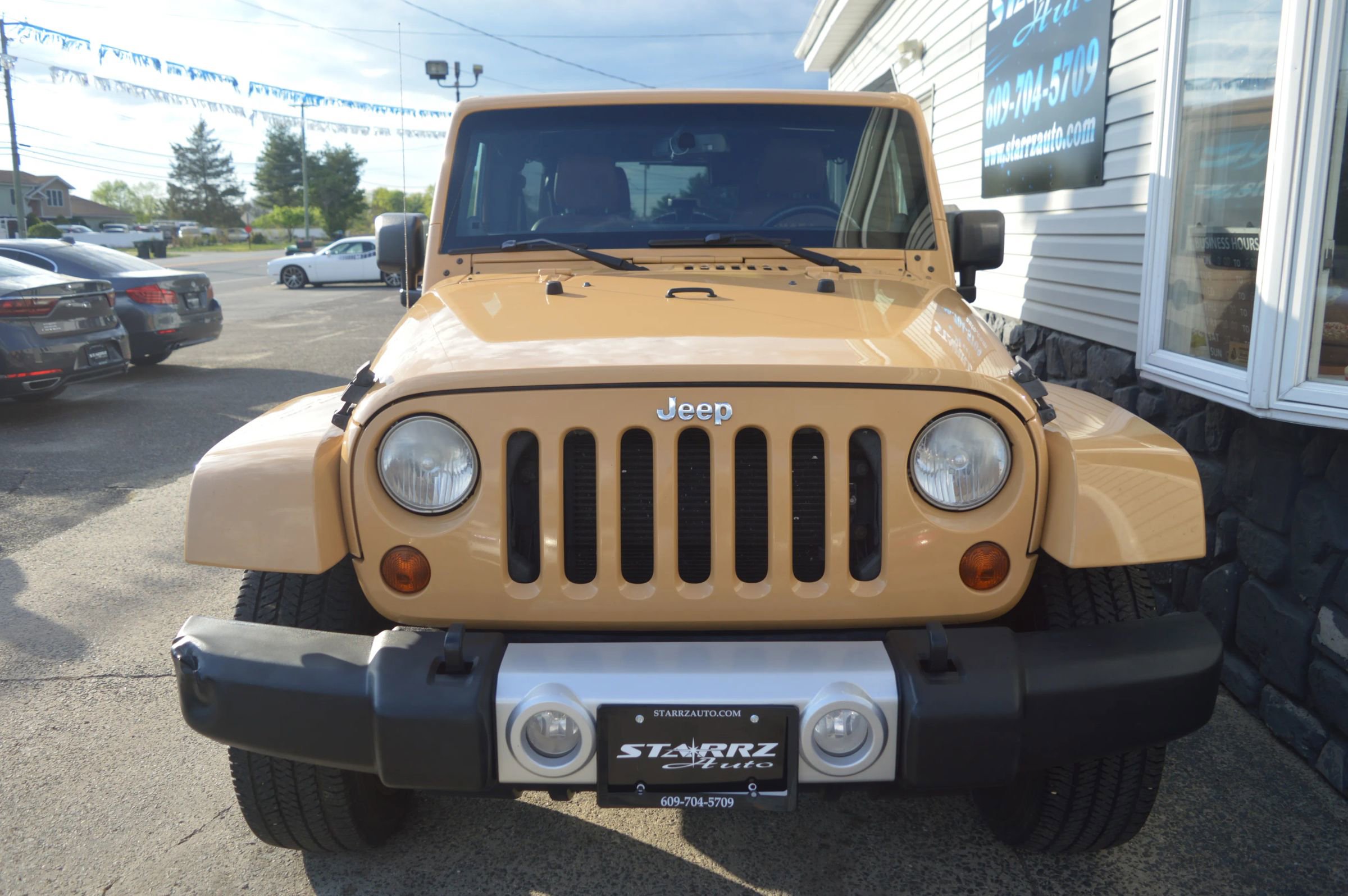 Used 2013 Jeep Wrangler Unlimited Sahara w/ Connectivity Group AWD/4WD image 8