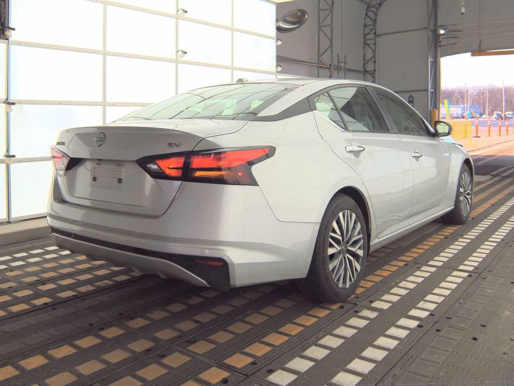 Used 2024 Nissan Altima 2.5 SV image 6