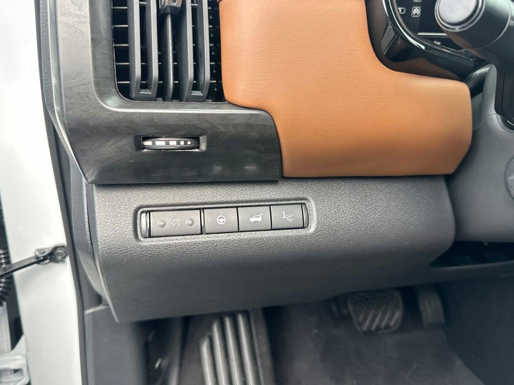 New 2026 Nissan Pathfinder Platinum AWD/4WD image 13