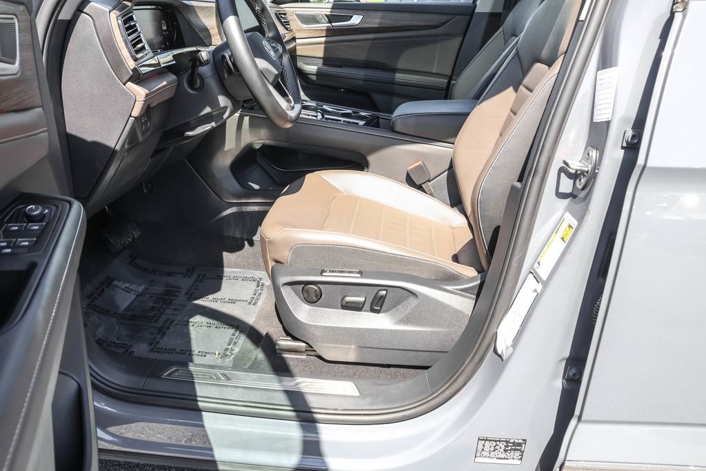 Certified 2025 Volkswagen Atlas SEL AWD/4WD image 18
