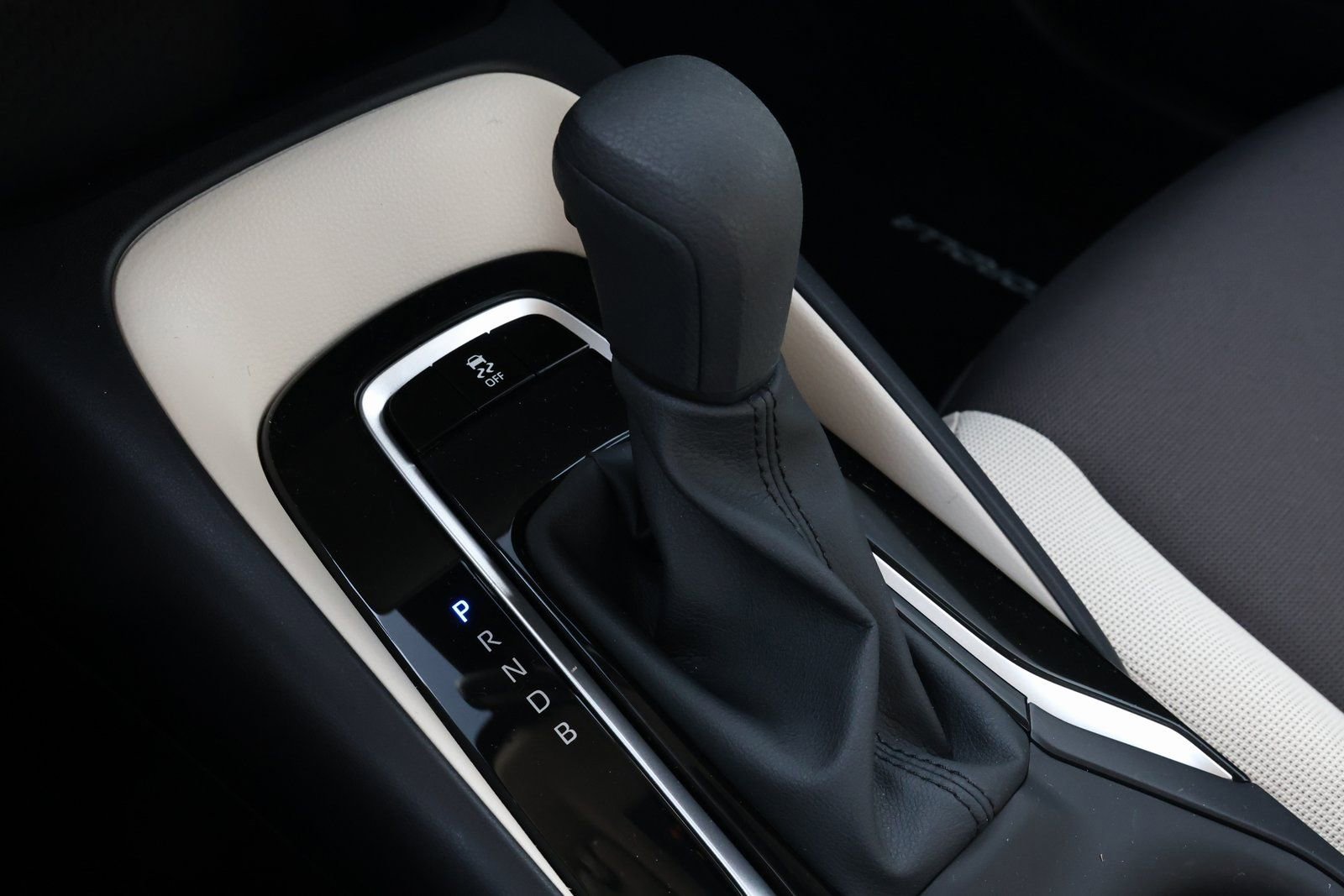 Used 2024 Toyota Corolla LE image 20