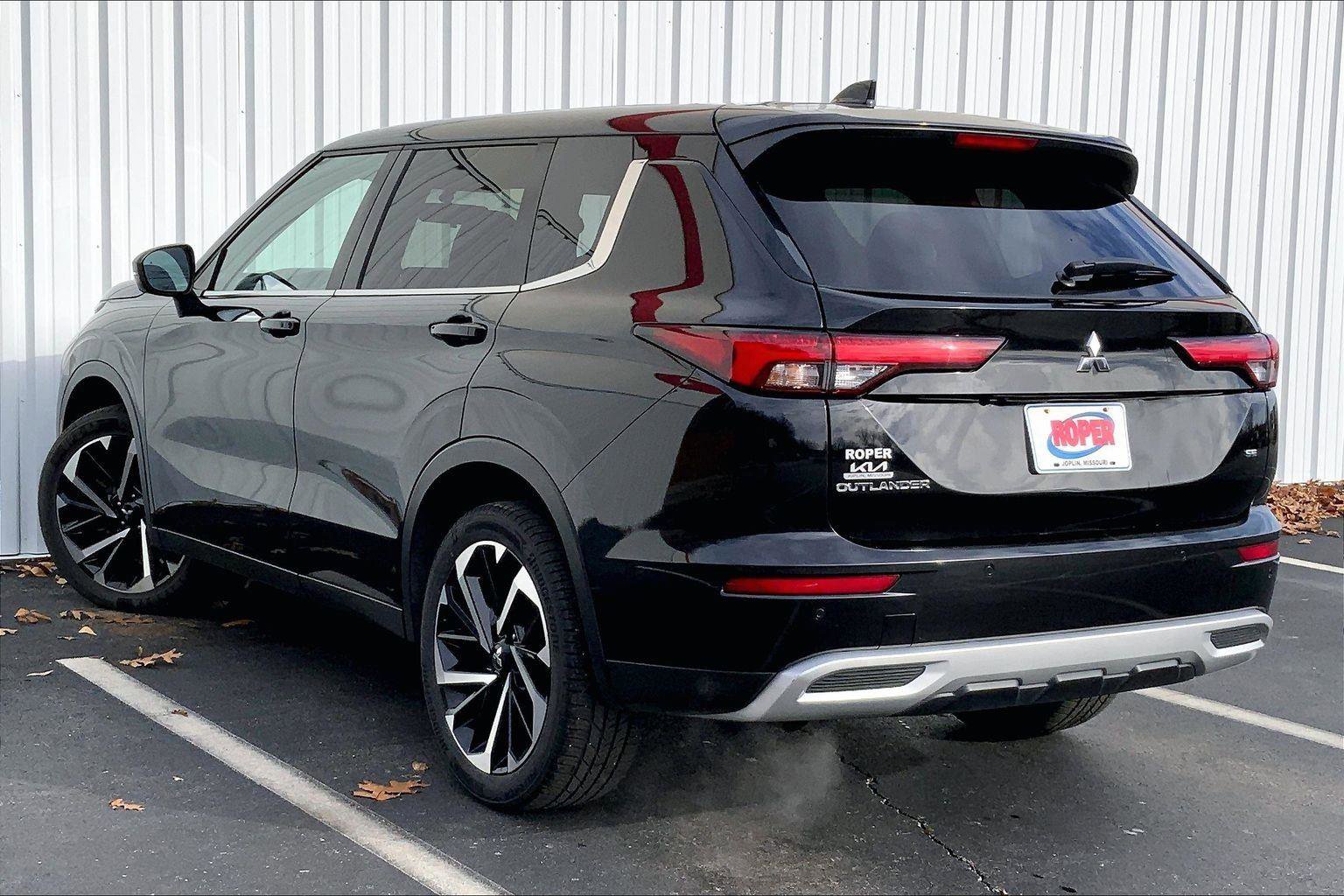 Used 2024 Mitsubishi Outlander SE image 10