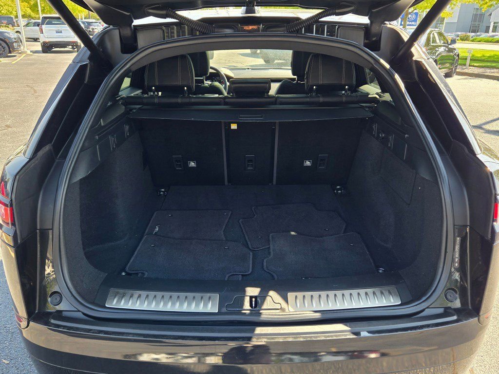 Used 2018 Land Rover Range Rover Velar R-Dynamic SE AWD/4WD image 12