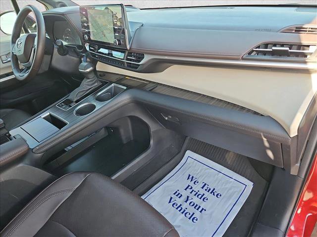 Used 2024 Toyota Sienna Platinum image 23