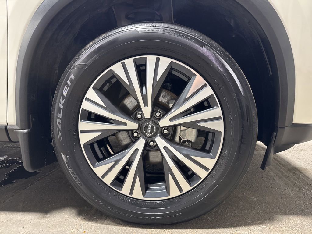 Used 2023 Nissan Rogue SV image 40