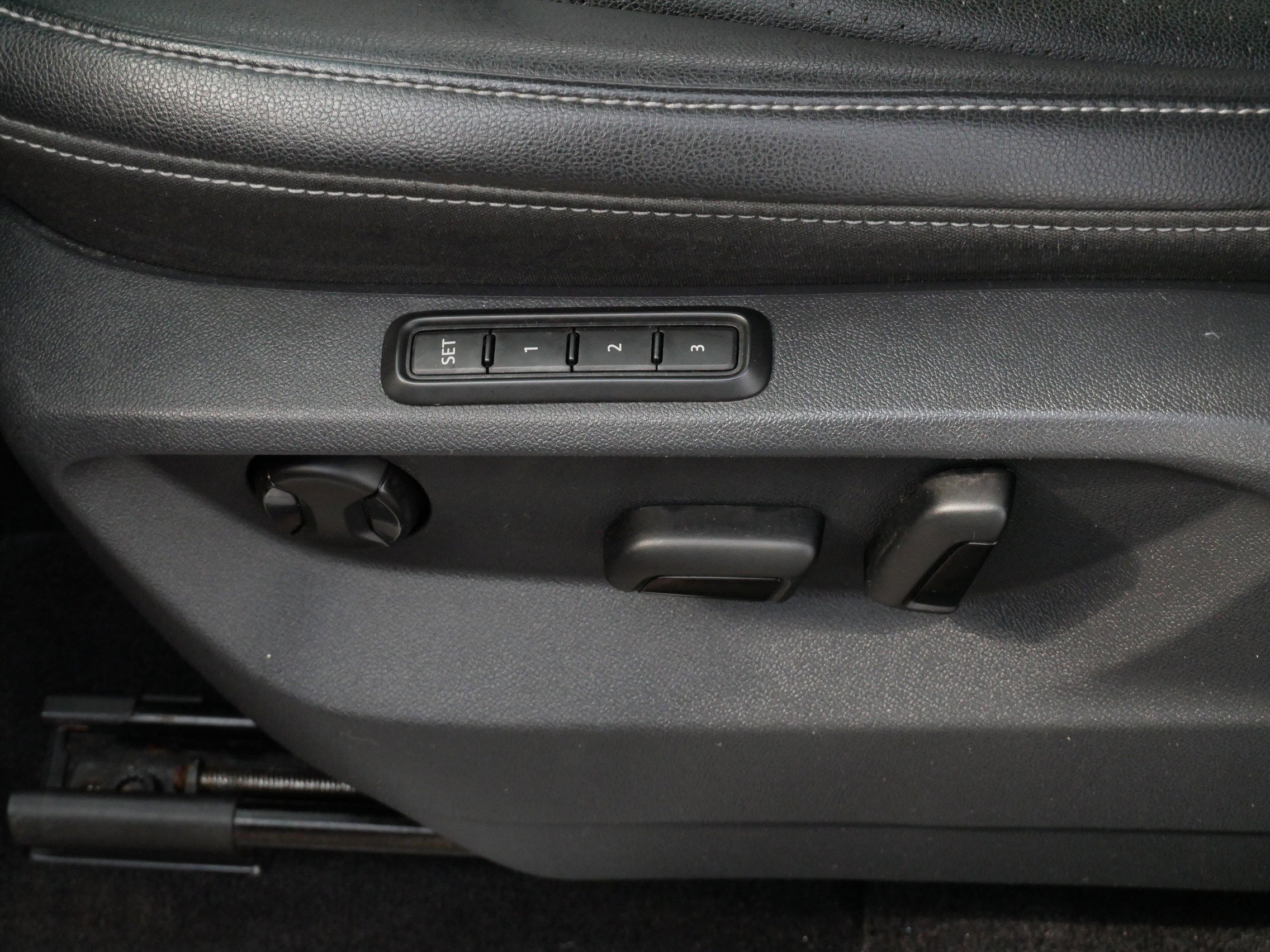 Used 2018 Volkswagen Atlas SEL FWD image 20