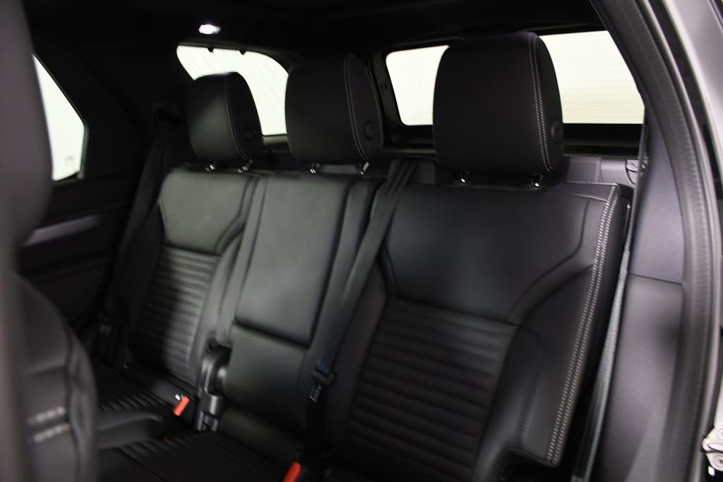 Certified 2025 Land Rover Discovery Dynamic SE image 27