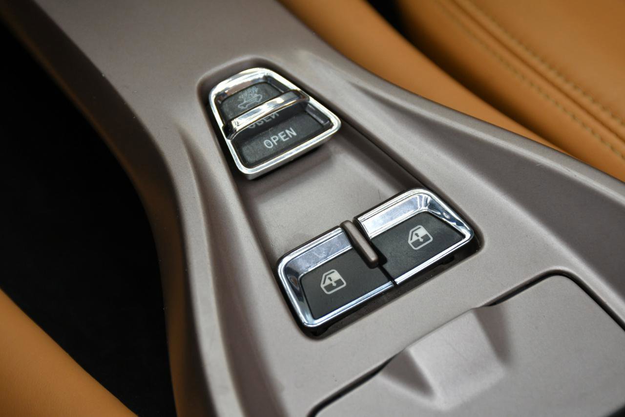 Used 2014 Ferrari California RWD image 37