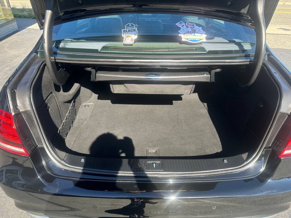 Used 2014 Mercedes-Benz E 550 4MATIC Sedan image 12