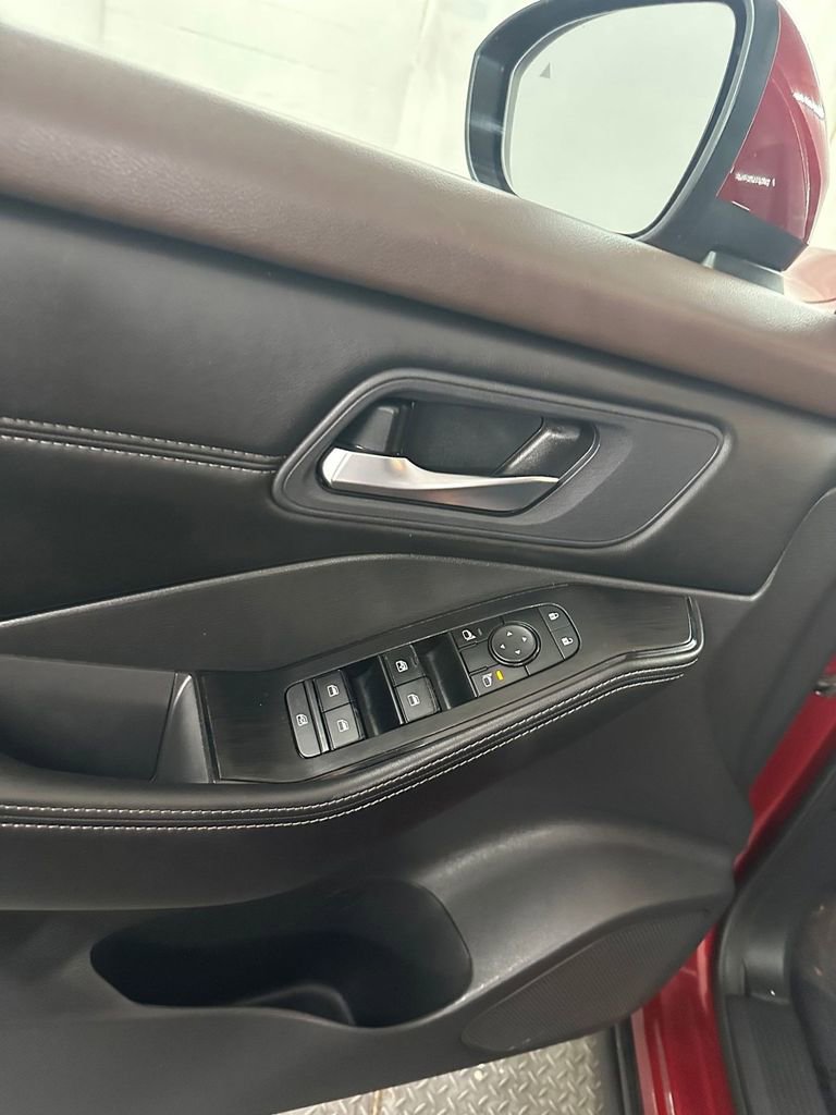 Used 2023 Nissan Rogue SV w/ SV Premium Package image 9