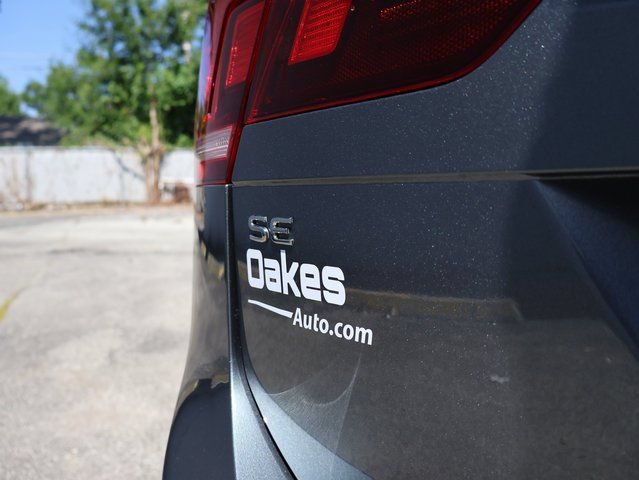 Used 2024 Volkswagen Tiguan SE R-Line FWD image 15