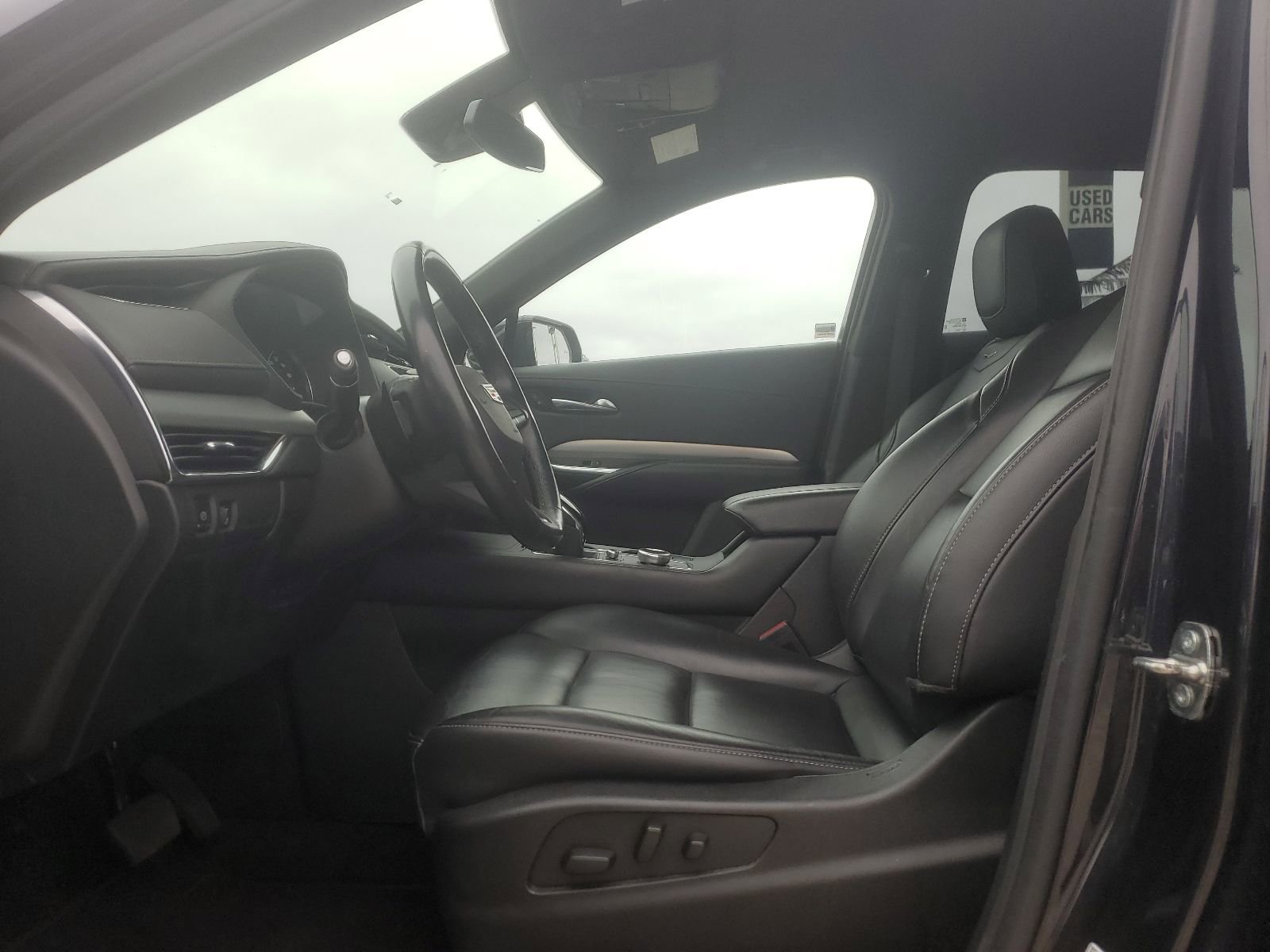 Used 2023 Cadillac XT4 Premium Luxury image 9
