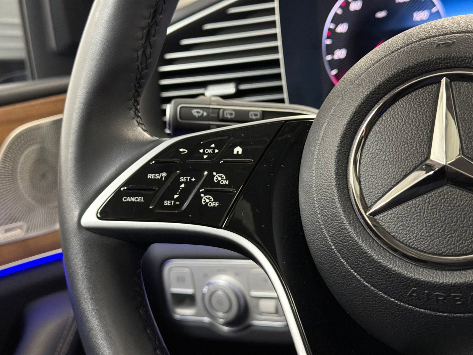 Used 2024 Mercedes-Benz GLE 350 4MATIC image 23