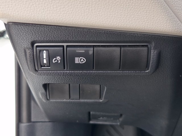 Used 2025 Toyota Corolla Cross LE FWD image 26