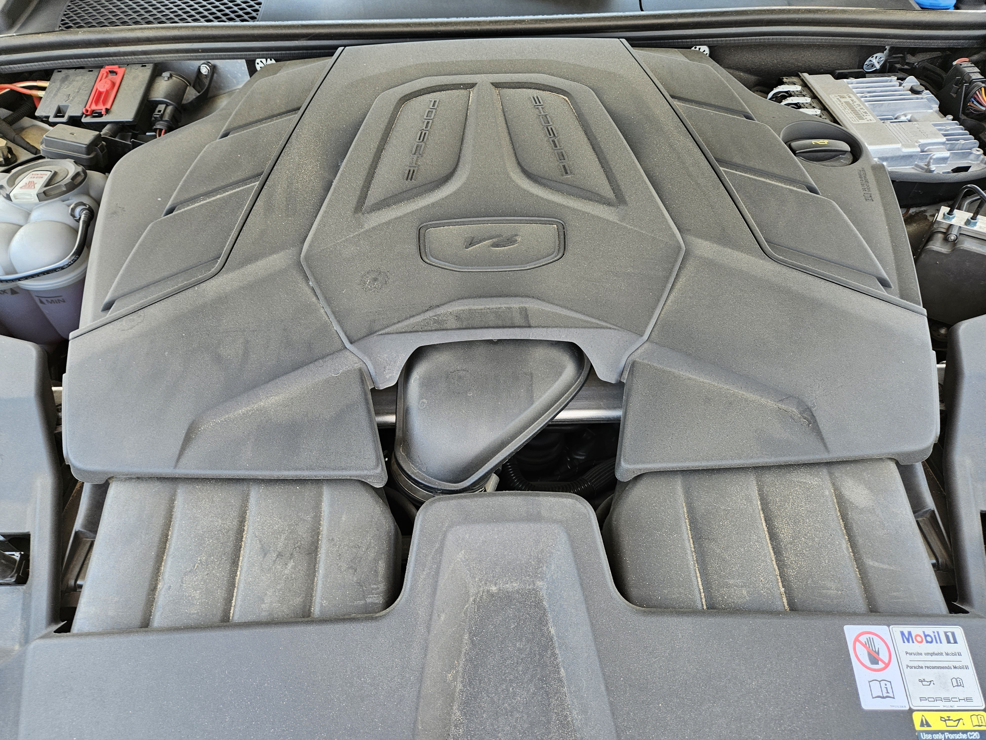 Certified 2024 Porsche Cayenne AWD/4WD image 30