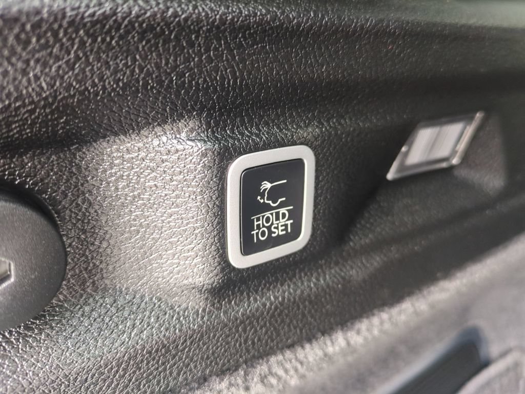 Used 2024 Jeep Grand Cherokee L Summit AWD/4WD image 15