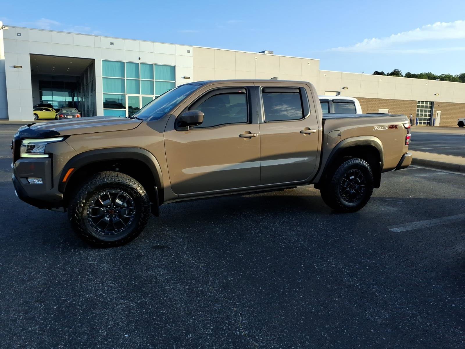 Used 2023 Nissan Frontier PRO-4X w/ Pro-4X Premium Package image 3