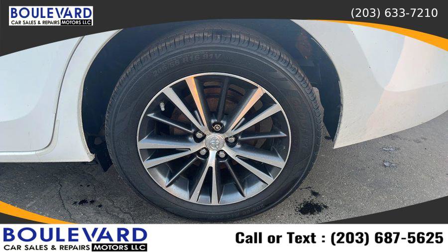 Used 2017 Toyota Corolla LE w/ LE Premium Package w/Moonroof image 41